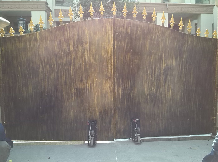 中澳滨河湾地轮式开门机工程