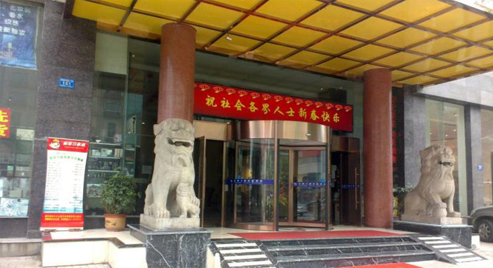 长聚大酒店三翼旋转门工程