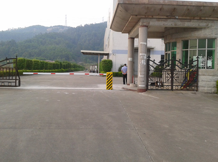 中山三丰运动五金器材有限公司道闸安装