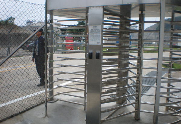 小兵三翼全高旋转门